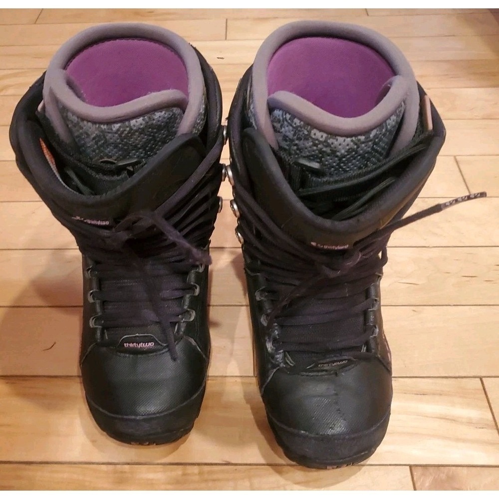 Thirtytwo (32) Lashed Lace Up Snowboard Boots Womens Size 7.5 Black‎ Pink